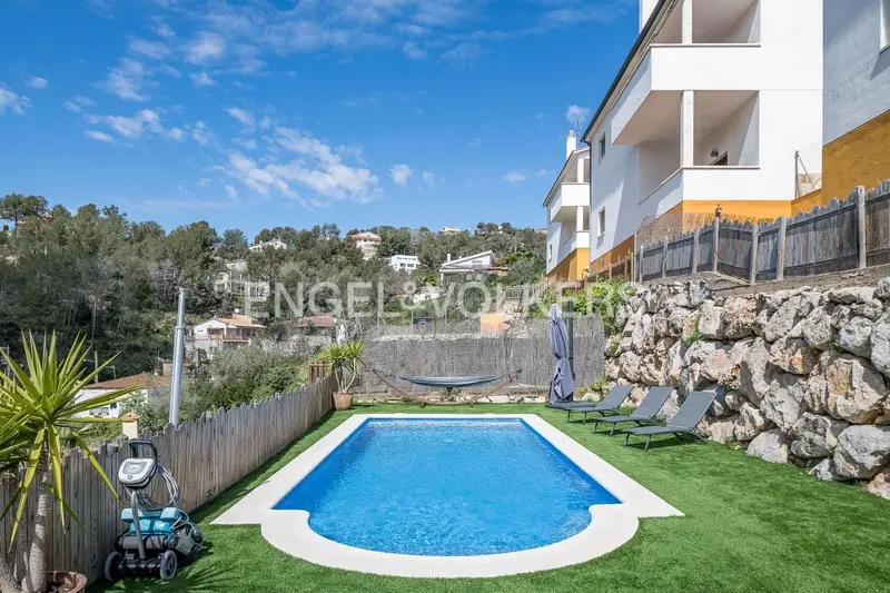 Chalet de Lujo en Olivella con Piscina y Gimnasio