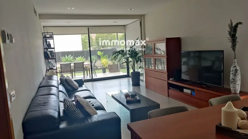 Chalet Pareado en Vilanova i la Geltrú con Jardín y Vistas al Mar