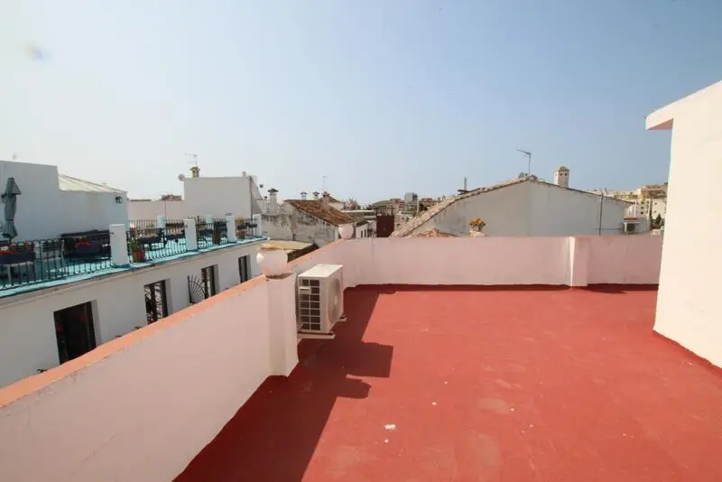 Casa Mata con Restaurante en Marbella 4 Plantas 76m2