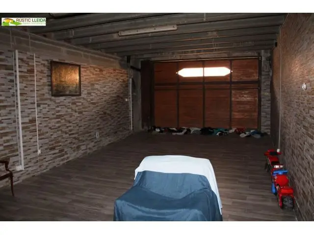 Casa 654m2 con Patio 50m2 en Tornabous Ideal para Dos Familias