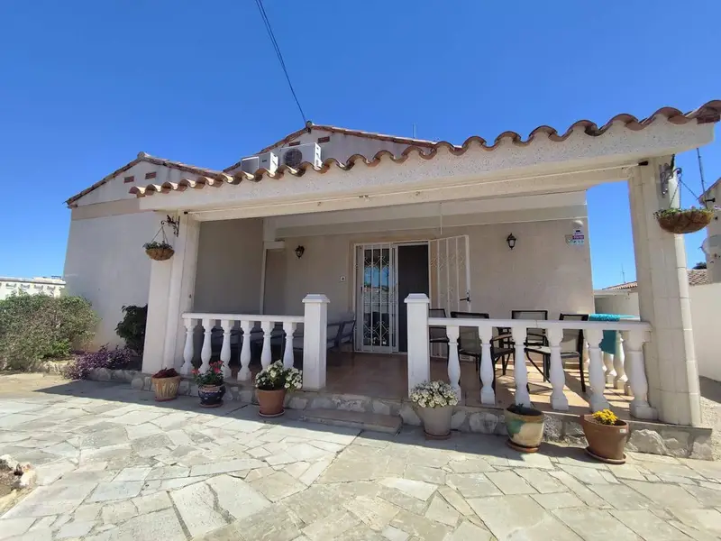 Chalet en venta con piscina y licencia turistica HUTTE