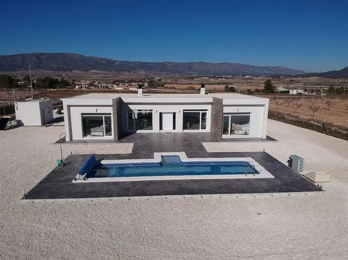 Villa 3 4 dormitorios Pinoso Piscina Moderna