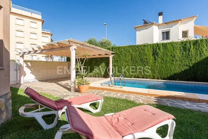 Chalet en venta Oliva Nova cerca de la playa