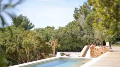 Finca Rústica en Ibiza con Piscina para 12 Personas