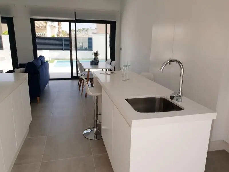 Villas en Pinar de Campoverde: 3 Dormitorios, Piscina Opcional