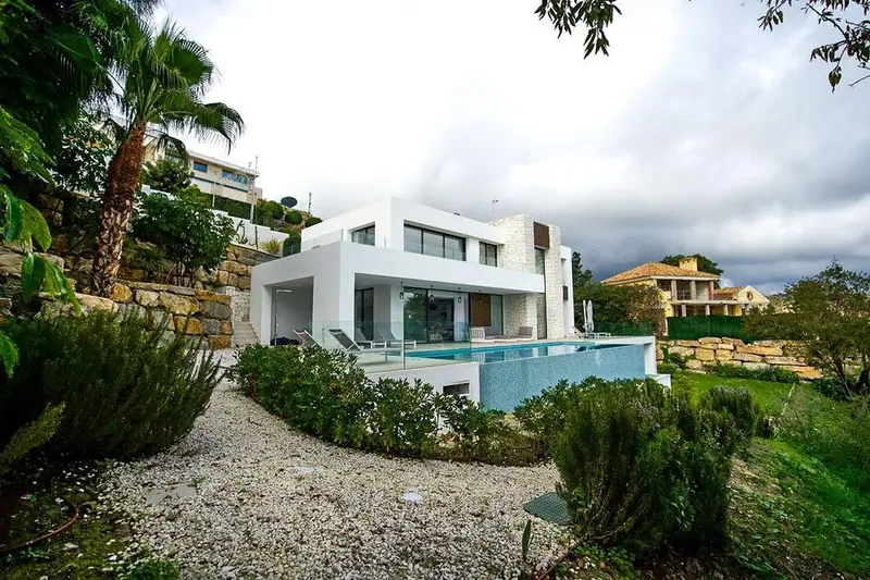 Villa de Lujo en La Alqueria Benahavis 5 Dormitorios Piscina Infinita