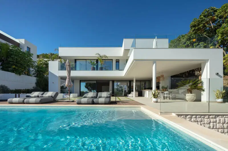 Villa Moderna en Nueva Andalucia con Vistas a La Concha