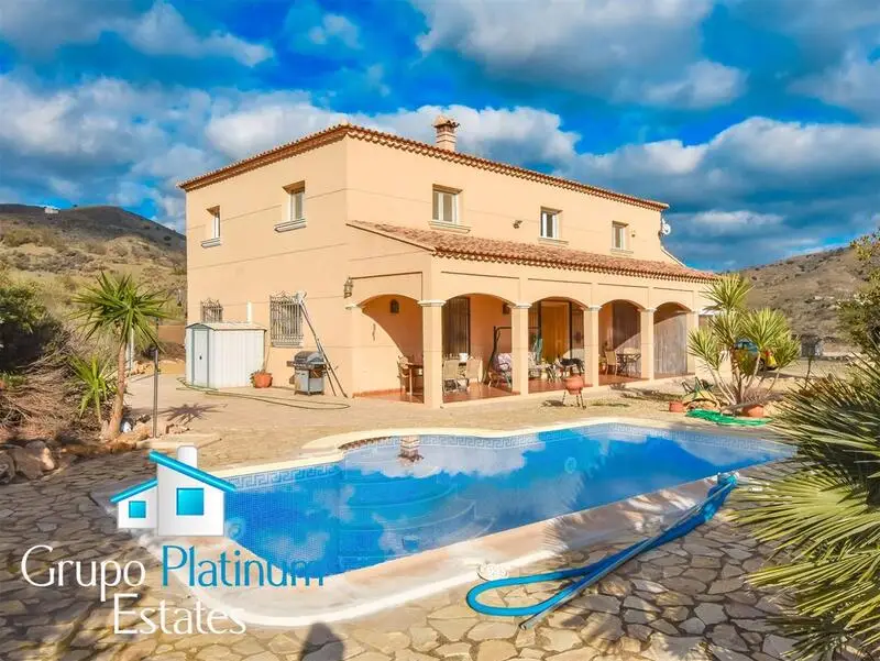 Villa de Lujo con Piscina Privada en El Puertecico