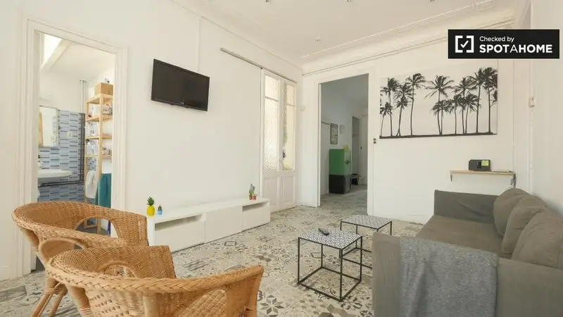 Apartamento de 11 Dormitorios y 2 Baños en Barcelona