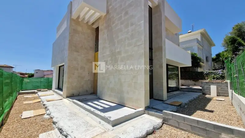 Villa de 4 Dormitorios en Nueva Andalucía