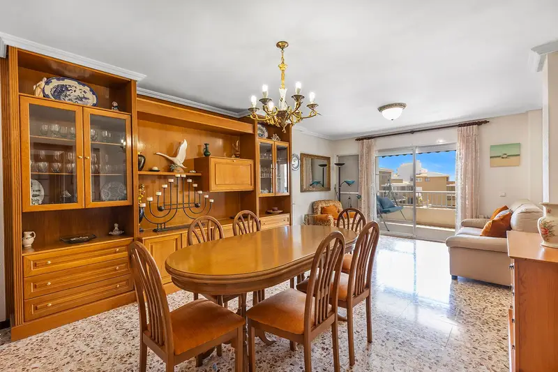 Apartamento en Punta Prima con Vistas al Mar