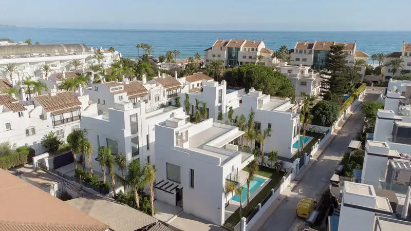 Villa Moderna 4 Dormitorios Milla de Oro Marbella