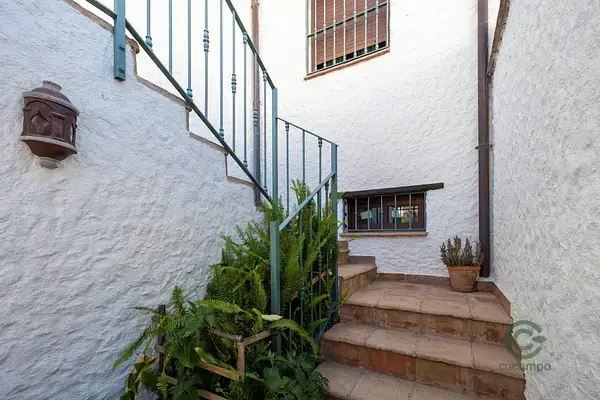 Casa con Piscina y Vistas Panorámicas en Granada