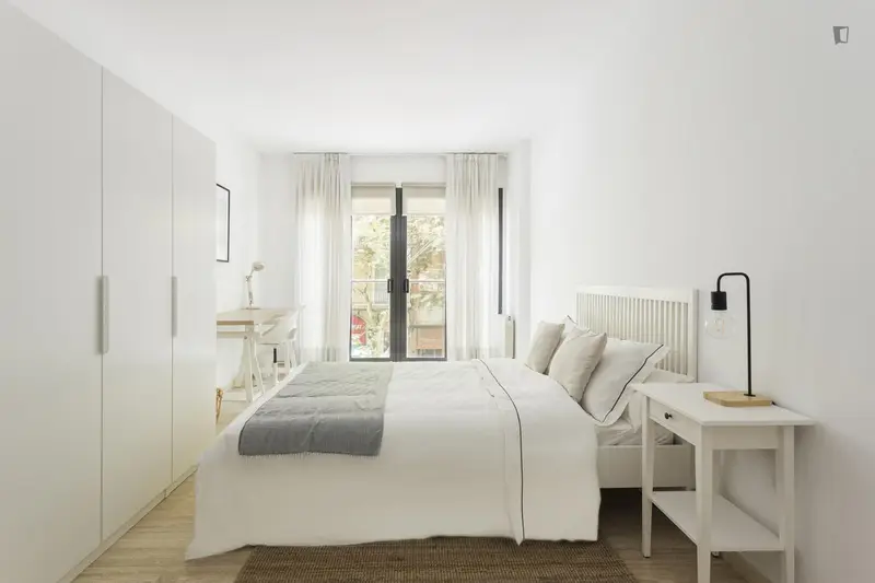 Coliving en Barcelona para Jóvenes: Habitaciones Amuebladas con Facturas Incluidas