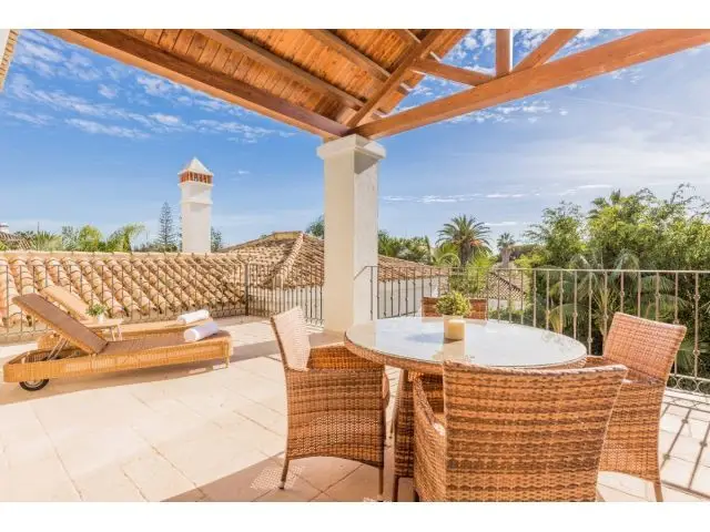 Villa Andaluza en Milla de Oro Marbella 6 Dormitorios Piscina