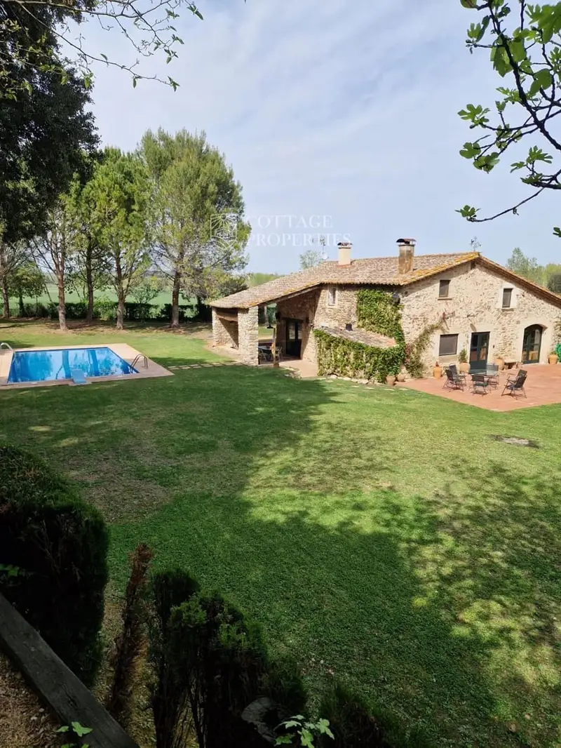 Finca Histórica con Dos Masías en Girona