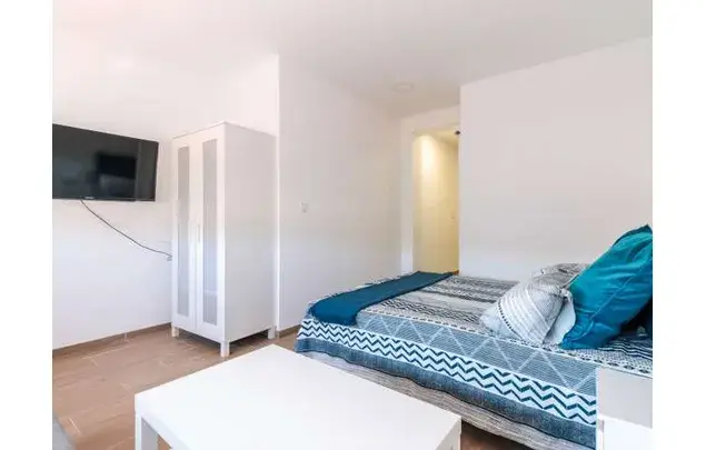 Estudio Moderno en Barcelona Cerca de Sants