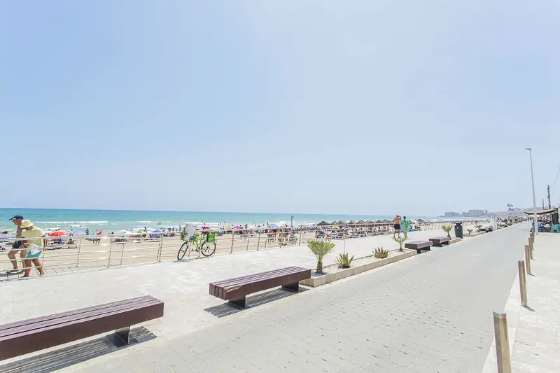 Apartamento en La Mata cerca de la playa con 4 almacenes