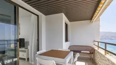 Apartamento en Playa Velilla con Vistas al Mar