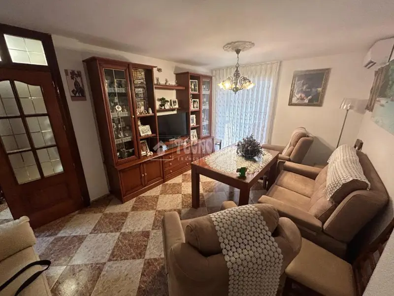Piso en venta en Lucena 3 habitaciones cerca de comercios