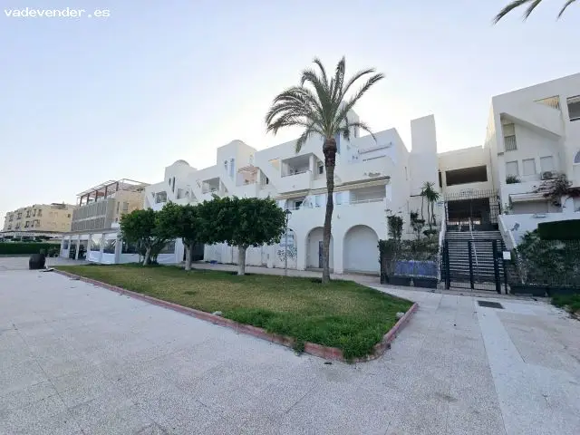 Apartamento en Garrucha Primera Linea de Playa con Piscina y Garaje