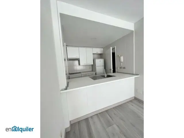 Alquiler Estudio Reformado con Ascensor y Piscina en Pozuelo