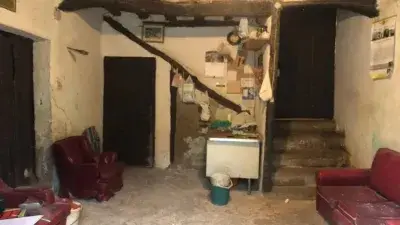 Casa de Pueblo en Venta: Reforma Integral o Demolici	ón