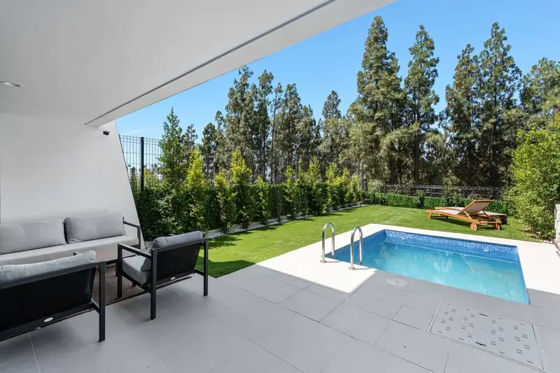 Casa Adosada en El Chaparral con Piscina Privada y Club Deportivo