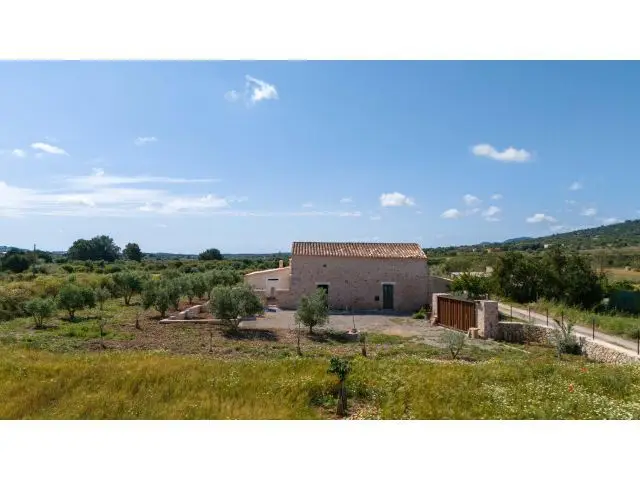 Finca Rustica con Vivienda en Construccion entre Manacor y Sant Llorenc