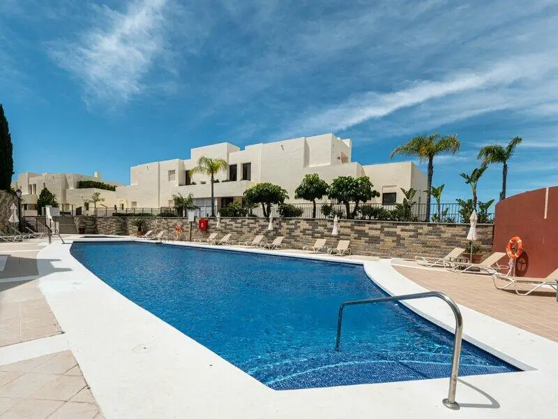 &#x3c;h2&#x3e;tico en Los Monteros, Marbella: Vistas Panor&#x21;micas y Lujo&#x3c;/h2&#x3e;