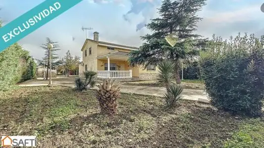 Casa de Campo con Amplia Parcela en Uceda