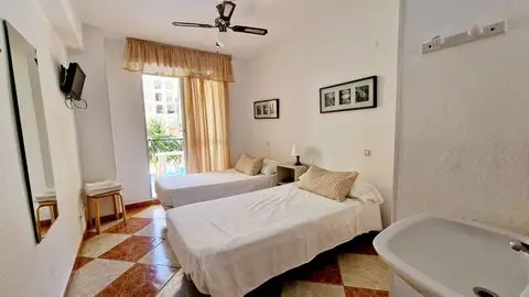 Hostal con 12 habitaciones en Fuengirola  Oportunidad de Inversion