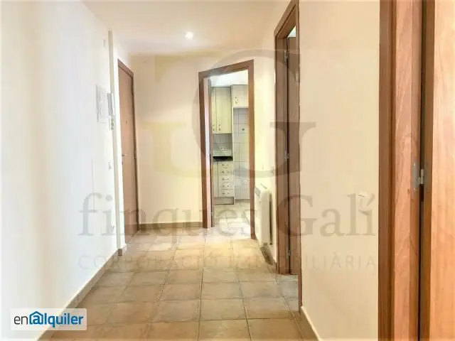 Apartamento 2 dormitorios con patio y parking en Avià