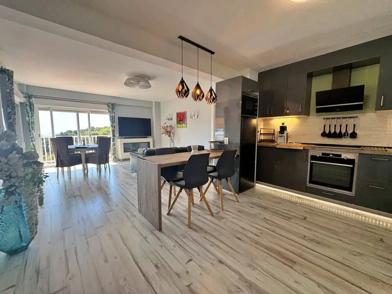 Apartamento en Moraira con Vistas al Mar - Alquiler a Largo Plazo