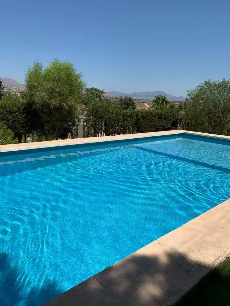 Chalet en Alquiler Rebolledo Alicante 6 Dormitorios Piscina Jardin