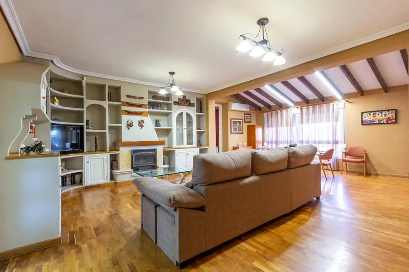 Chalet con Piscina y Terraza en Los Balcones Torrevieja