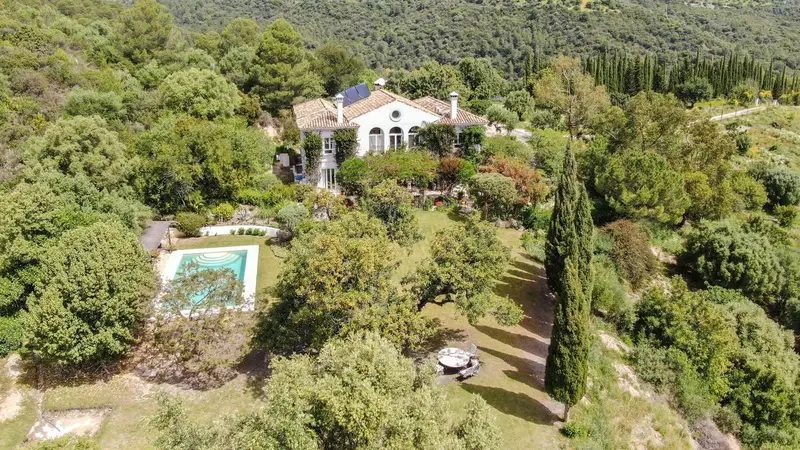 Finca de Lujo con 8 Dormitorios en Gaucin
