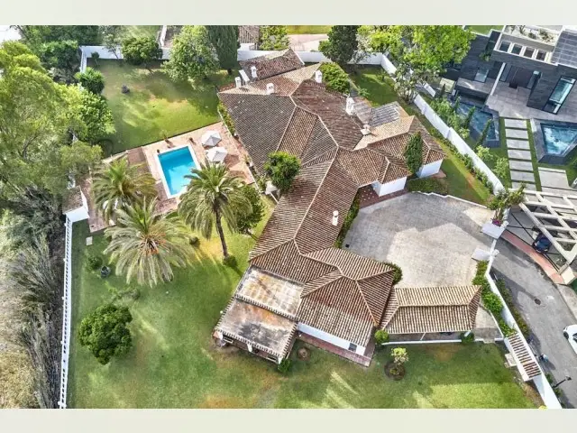 Casa Villa de 7 Dormitorios en Venta Estepona