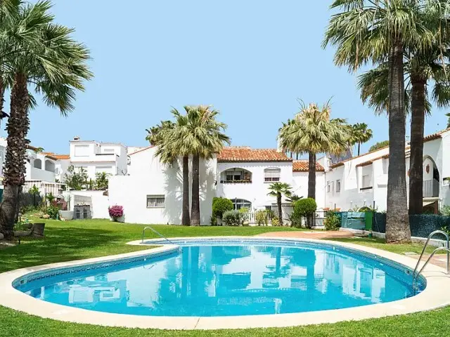Casa Villa 3 Dormitorios Alquiler Estepona