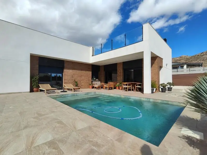 Villa en Venta Pinoso Alicante Nueva Construccion Piscina