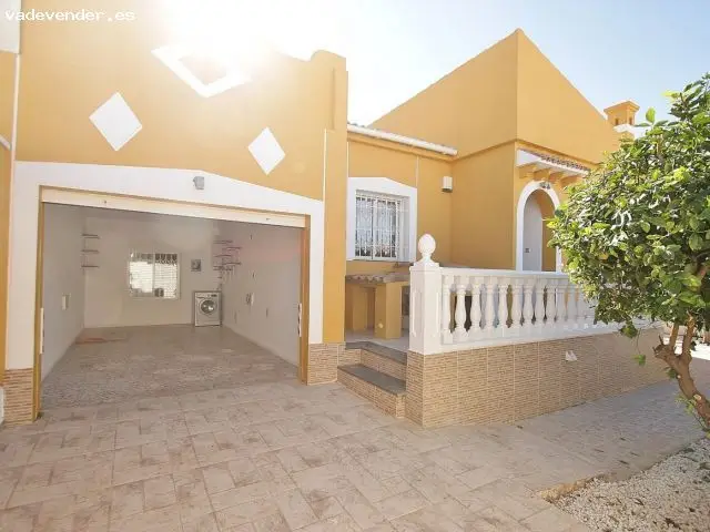 Villa con Piscina Privada y Jacuzzi en La Siesta Torrevieja