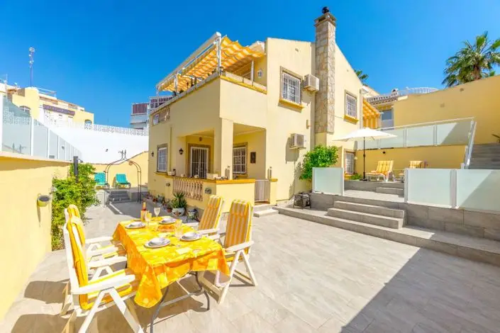 Villa en venta en Playa Flamenca 3 dormitorios 3 banos