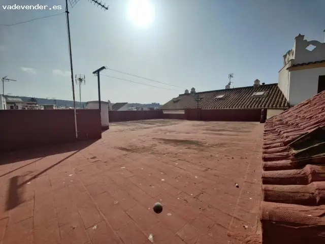 Casa de Grandes Dimensiones en Los Barrios para Inversores