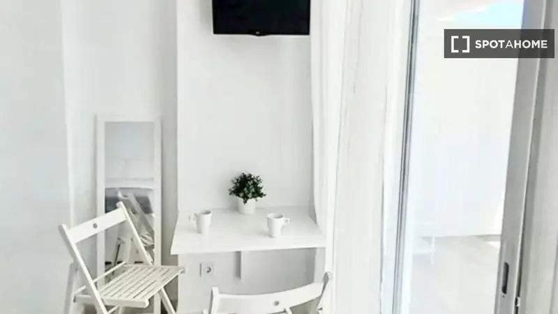 Habitación en piso de 4 habitaciones en Málaga