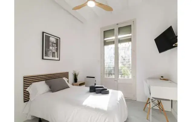 Habitacion en apartamento compartido en El Gotico Barcelona para mujeres