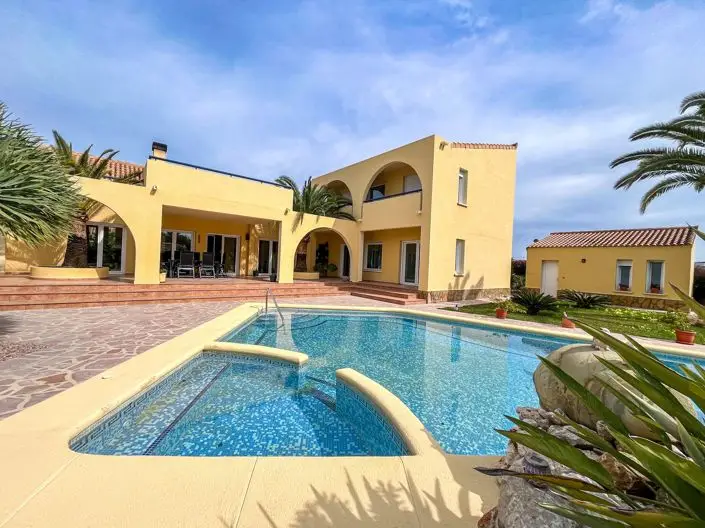 Villa en Venta Els Poblets 3 Dormitorios Piscina Privada