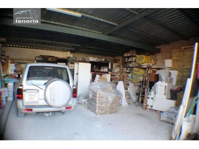 Parcela con Casa y Naves cerca Albacete