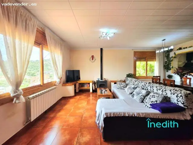 Casa con apartamento en Mas Trader Cubelles preciosas vistas