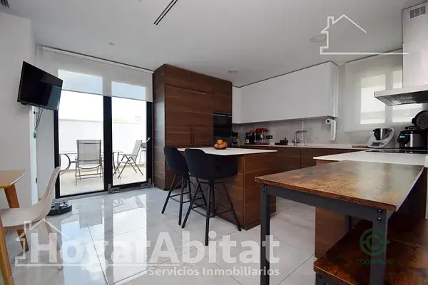 Chalet Moderno con Garaje Ascensor Terraza y Spa en Castellon