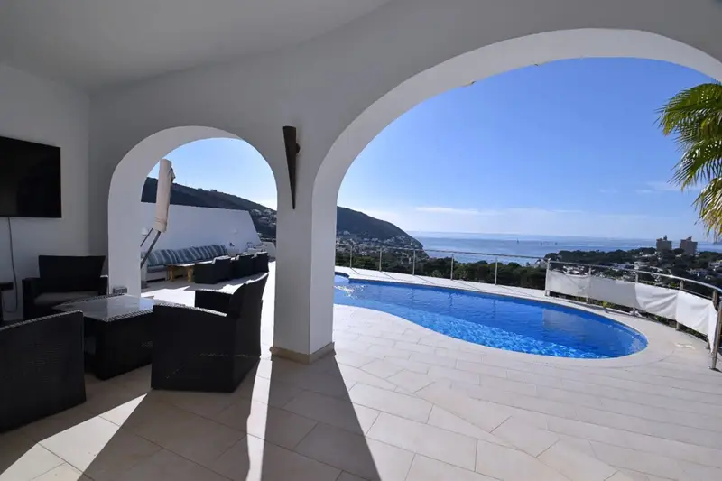 Villa de Lujo en Moraira con Vistas Panorámicas